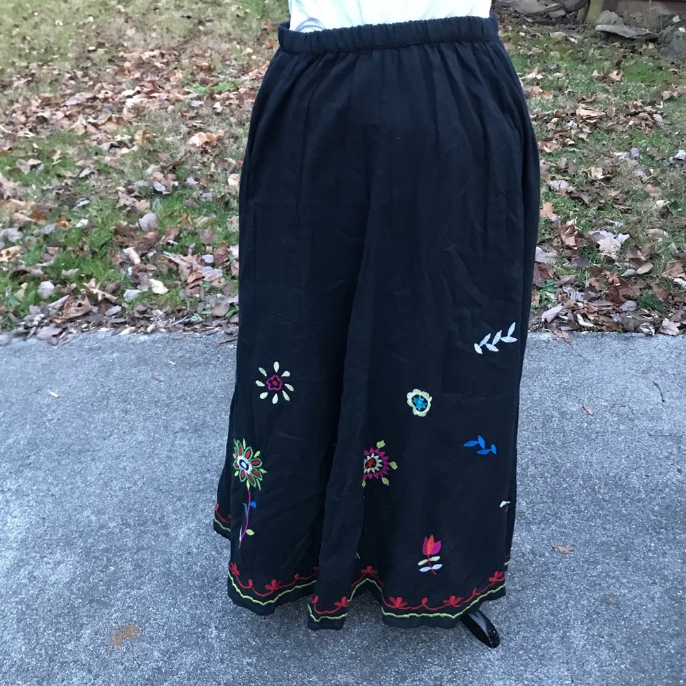 NDS black with machine embroidery maxi skirt size M